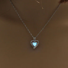 Load image into Gallery viewer, Glowing Pendant Necklace